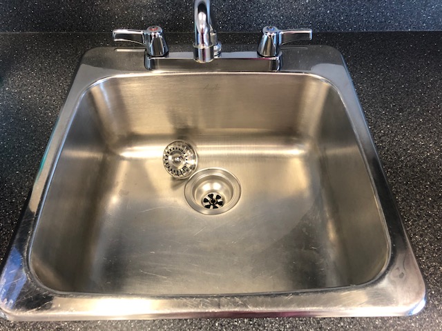 clean kitchen sink